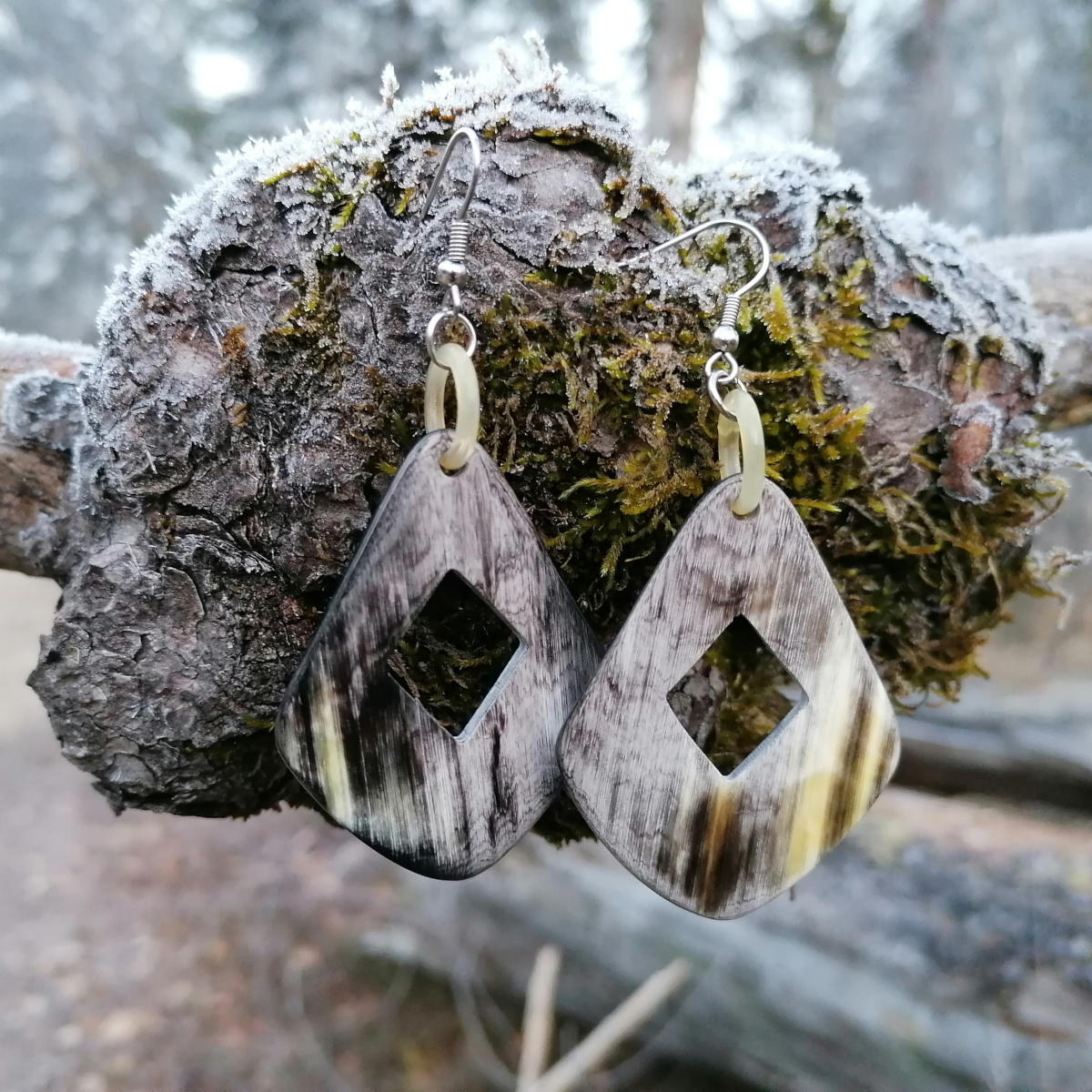Büffelhornohrringe mit wunderschöner Maserung aus Naturhorn, handgemacht