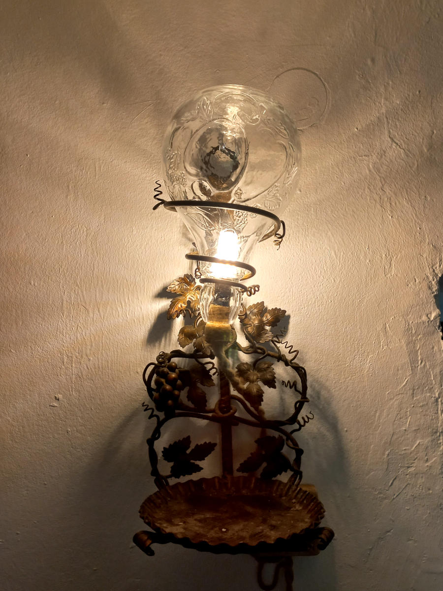 Upcycling Wandlampe aus altem Weinheber und Sangriaflasche
