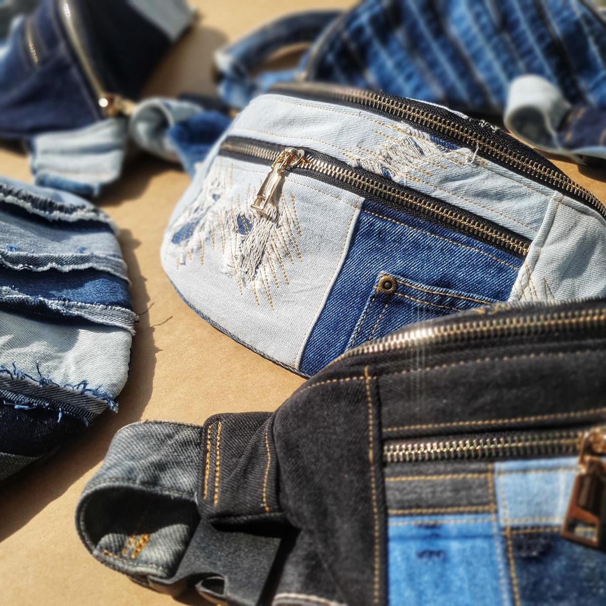 Taschen aus recycelten Jeans, handarbeit
